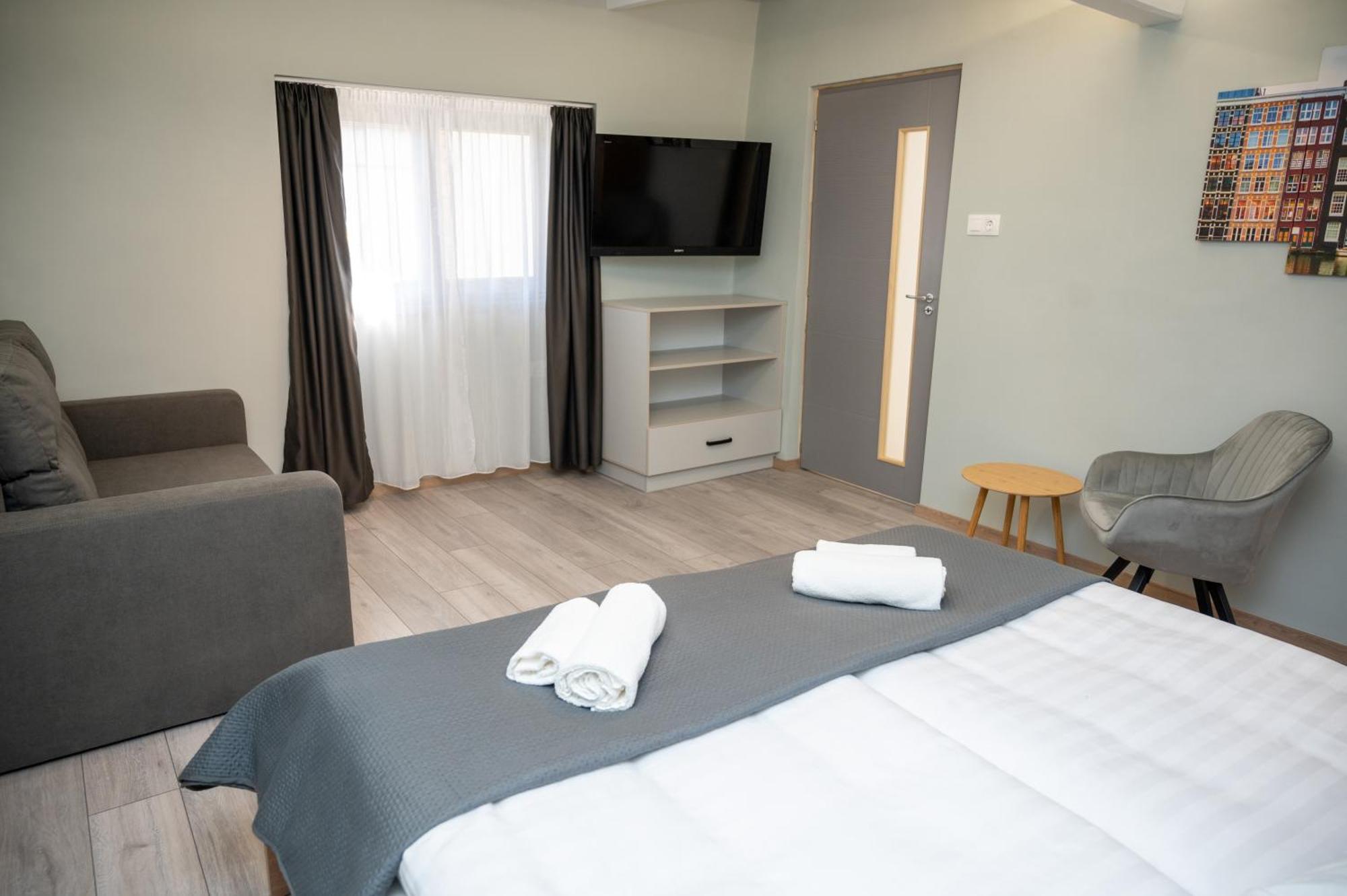 גיולה Tuenderkert Apartman מראה חיצוני תמונה