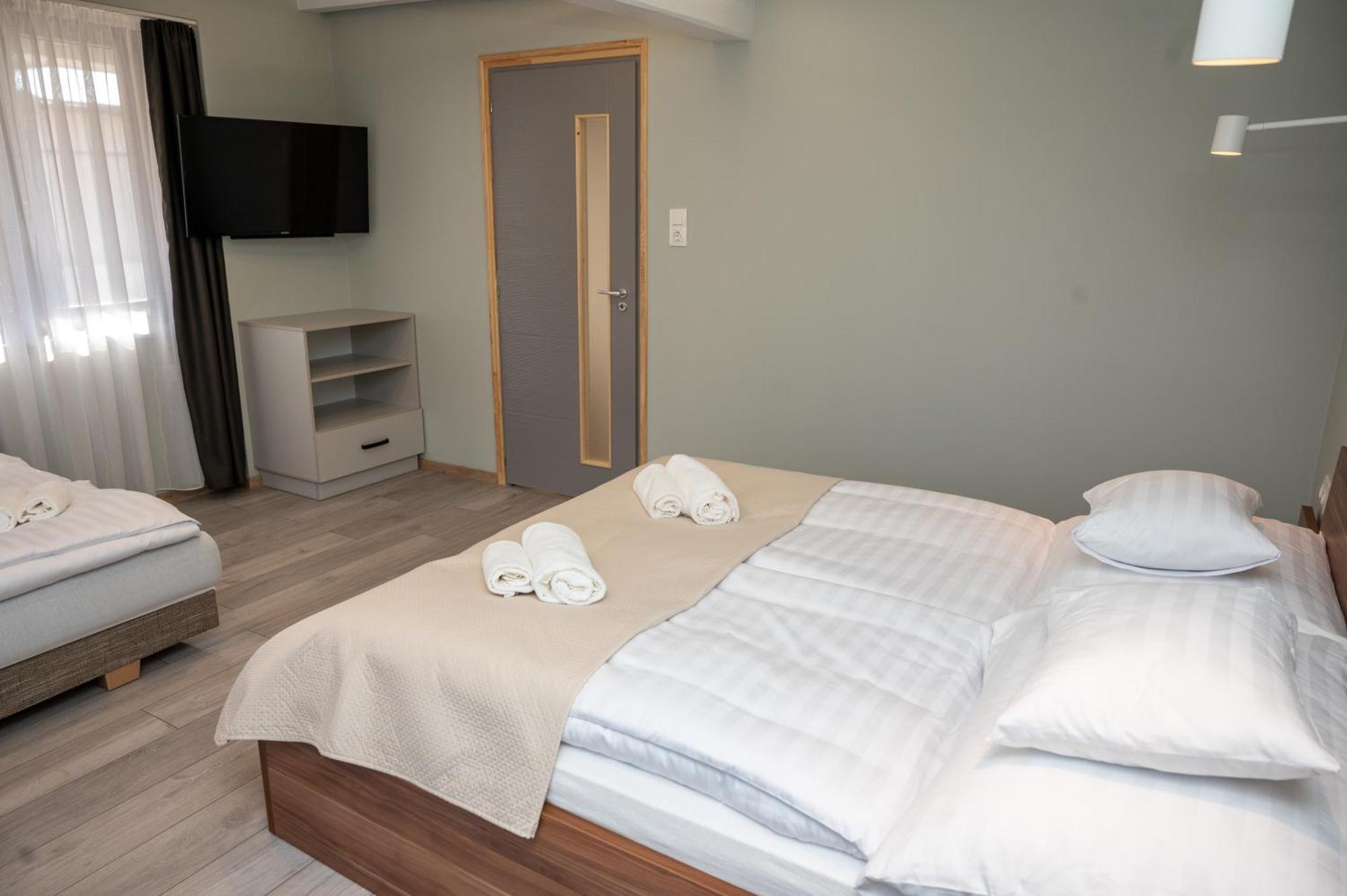 גיולה Tuenderkert Apartman מראה חיצוני תמונה