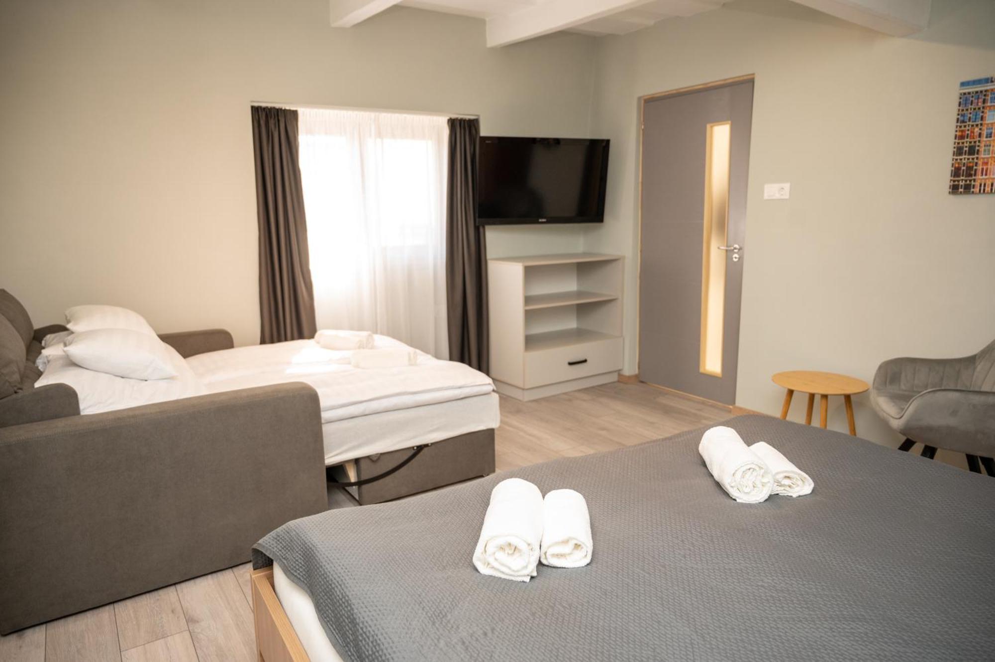 גיולה Tuenderkert Apartman מראה חיצוני תמונה