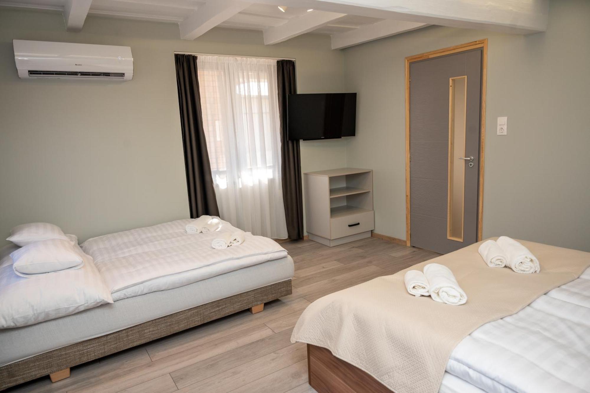 גיולה Tuenderkert Apartman מראה חיצוני תמונה